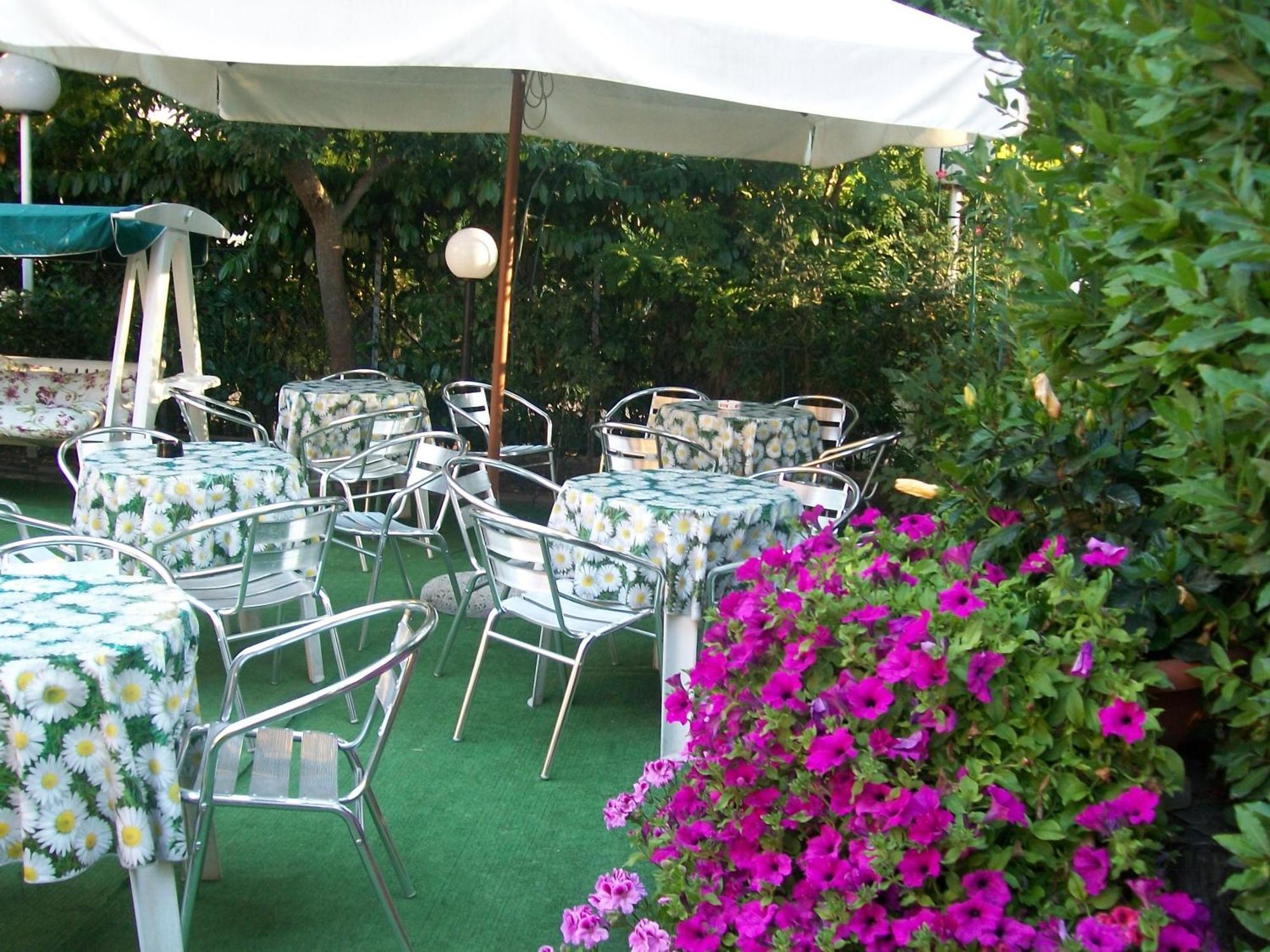 Hotel Nazionale Cervia Esterno foto